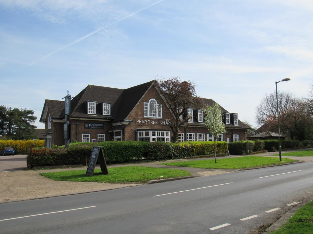 Pear Tree Inn Welwyn Garden City Exterior photo