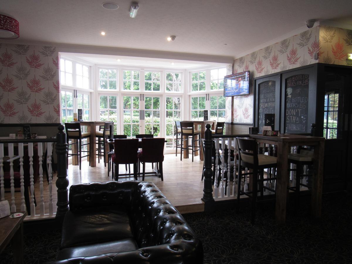 Pear Tree Inn Welwyn Garden City Exterior photo